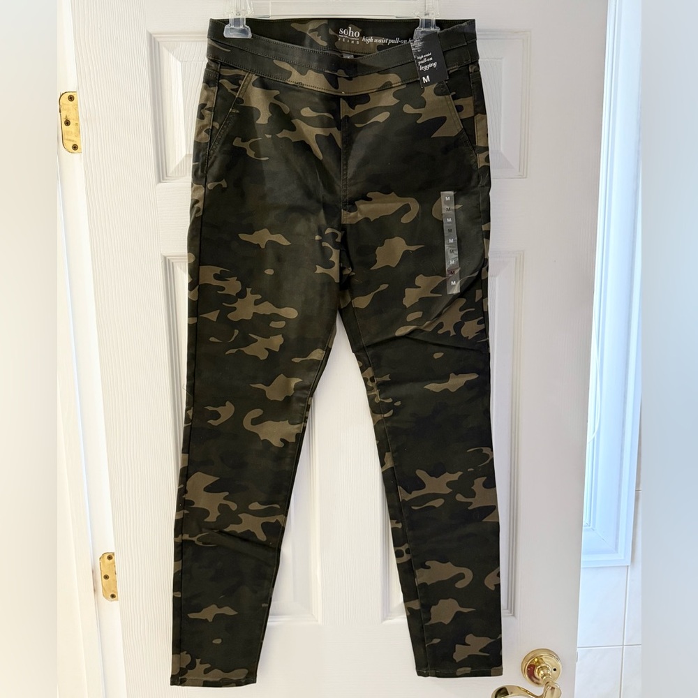 NWT Camo high-waist pull on legging